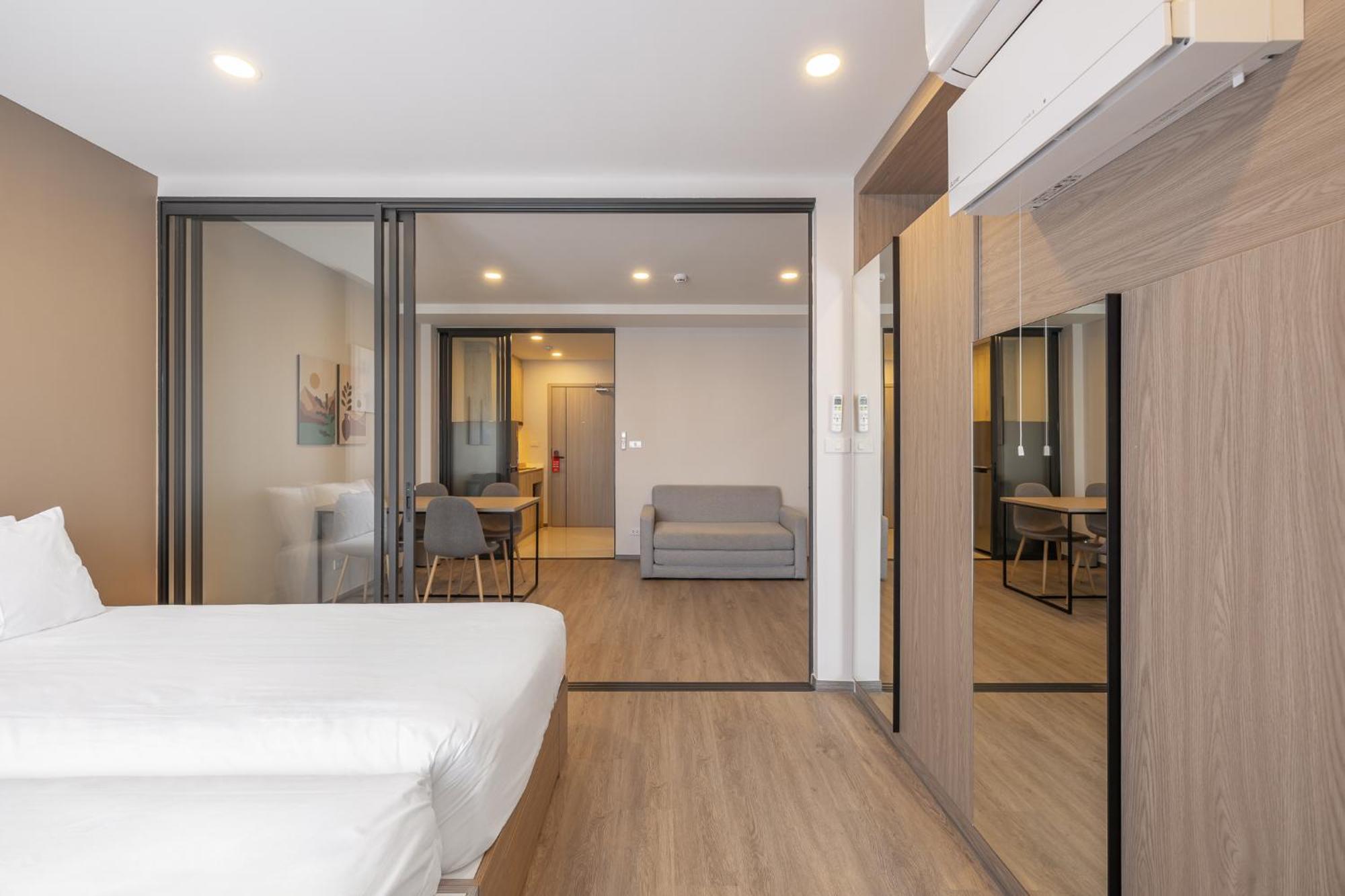 Salaya One Hotel & Service Apartment エクステリア 写真