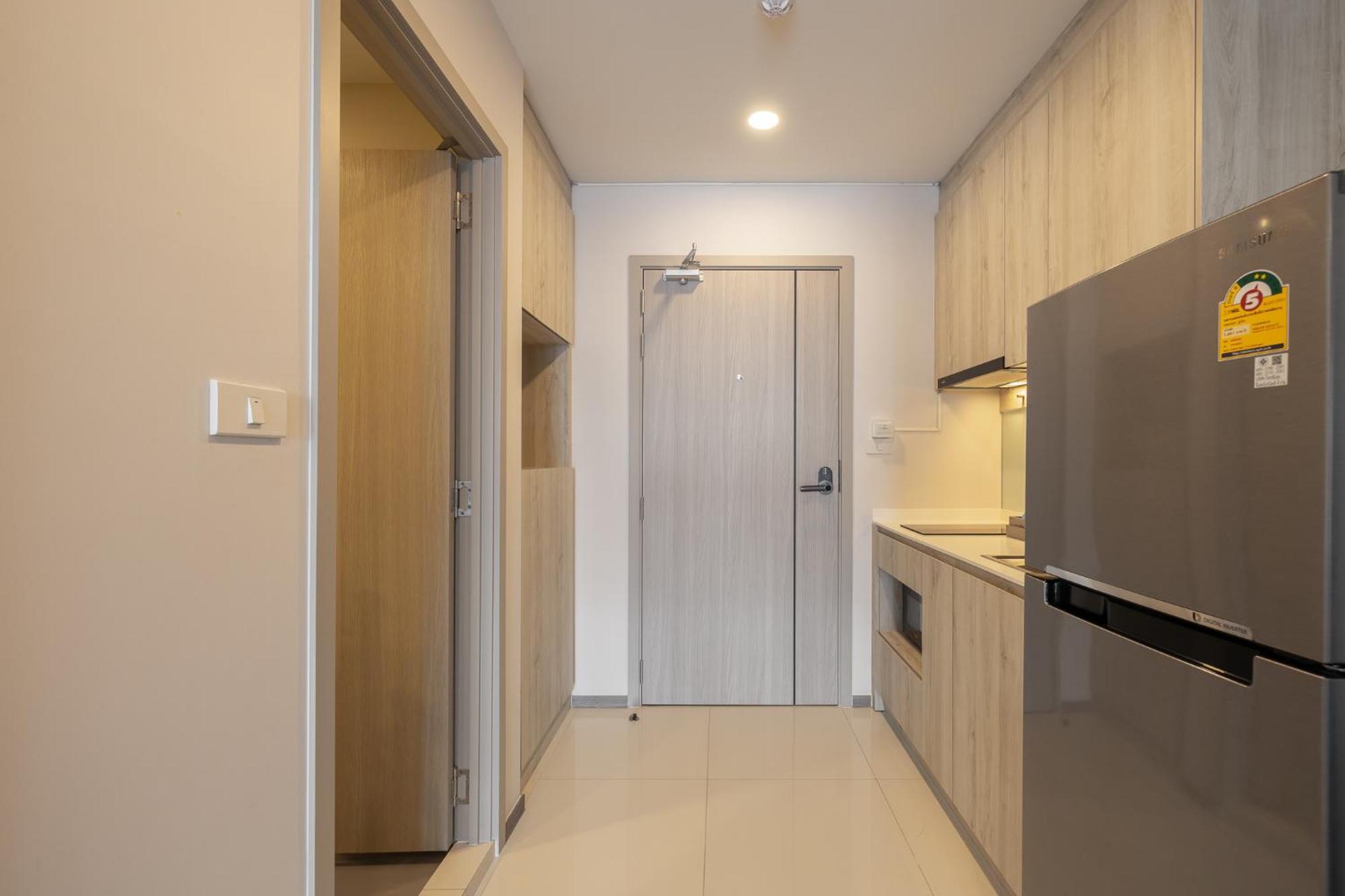 Salaya One Hotel & Service Apartment エクステリア 写真